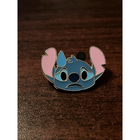 Disney Stitch Emoji Blitz Nervous‎ Sweatdrop Booster Trading Pin - Picture 1 of 4